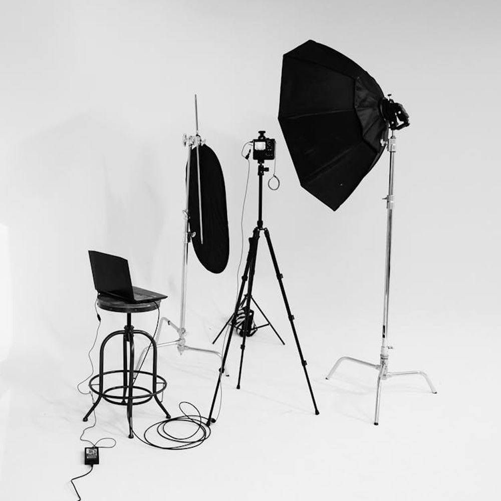 Photostudio setup with the reflector